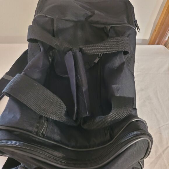 Black Gym/sports Bag W/Side Cooler - Picture 4 of 11